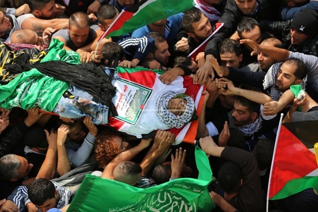 بالصور: تشييع جثمان الشهيد مهند الحلبي